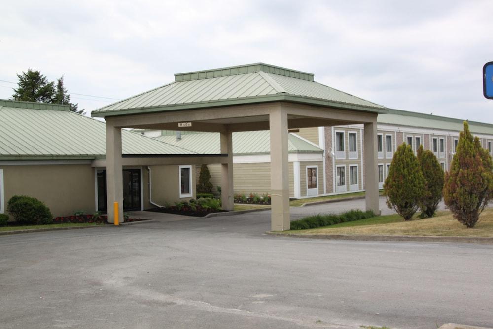 Clarion Inn & Suites - University Area Cortland Exterior photo