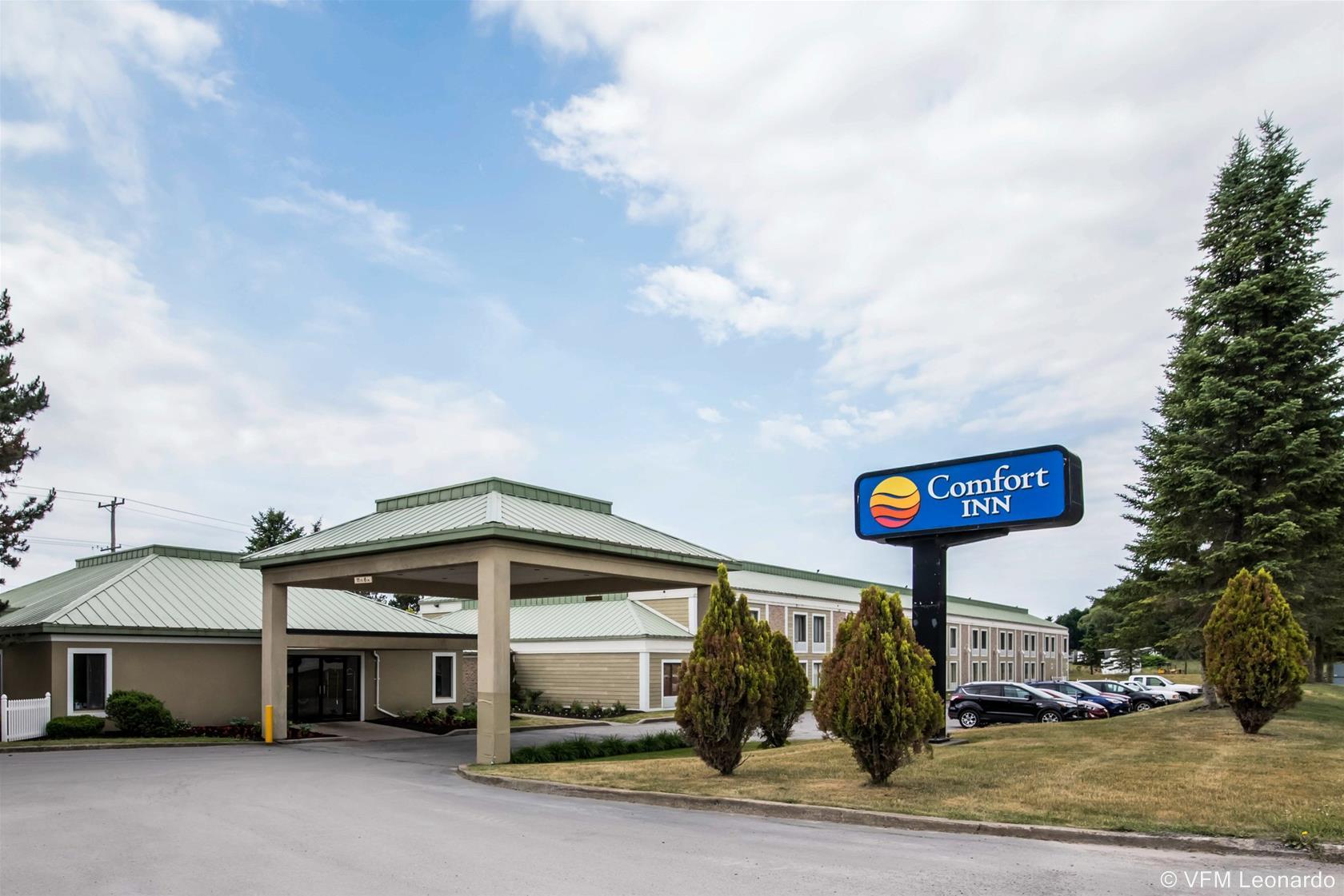 Clarion Inn & Suites - University Area Cortland Exterior photo